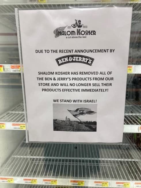 El dueño de una tienda kosher en Maryland, Estados Unidos, retiró los helados de Ben & Jerry's de sus congeladores. (Dror Shoshani/Facebook) El dueño de una tienda kosher en Maryland, Estados Unidos, retiró los helados de Ben & Jerry's de sus congeladores.