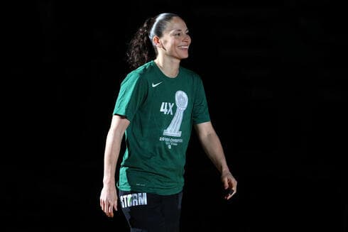 Sue Bird, basquetbolista estadounidense de 40 años, competirá por quinta vez en los Juegos Olímpicos. (AFP) Bird