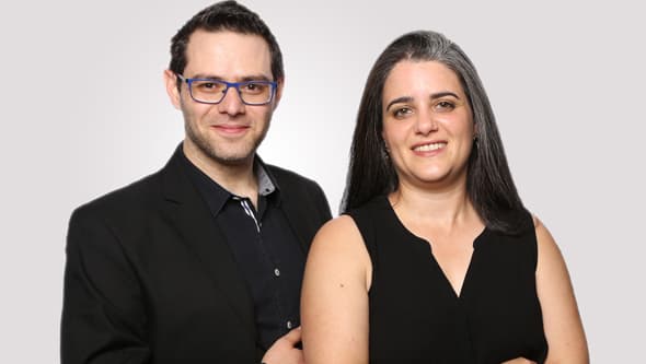 Miri Berger, directora ejecutiva de 6Degrees, y su esposo, Aryeh Katz.