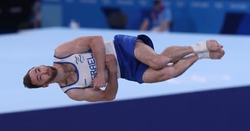 Artem Dolgopyat durante la rutina que le dio el oro en Tokio. 