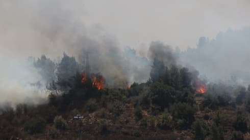 Más de 60 casas fueron evacuadas por los incendios.