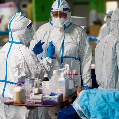 Los casos graves están entre pacientes que se vacunaron hace mucho o no se vacunaron. (Tal Shahar) Los casos graves están entre pacientes que se vacunaron hace mucho o no se vacunaron.