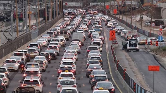 Un atasco en la autopista Ayalon de Tel Aviv. 