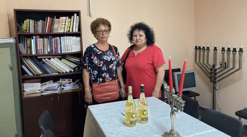 Shelly Vladeva y Rosa Marinova son miembros de la menguante comunidad judía de Vidin, que hoy cuenta con menos de una docena de personas. (Jonah Goldman Kay) Shelly Vladeva y Rosa Marinova son miembros de la menguante comunidad judía de Vidin, que hoy cuenta con menos de una docena de personas.