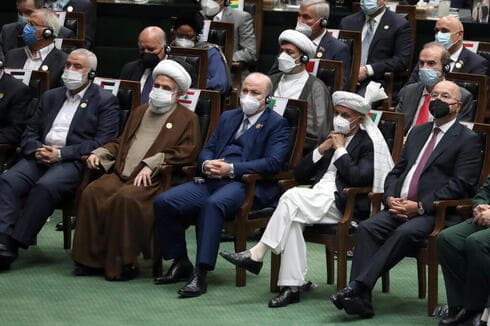 Haniyeh junto a líderes de Hezbollah, Argelia, Afganistán e Irak en la asunción del nuevo presidente iraní. (EPA) Haniyeh junto a líderes de Hezbollah, Argelia, Afganistán e Irak en la asunción del nuevo presidente iraní.