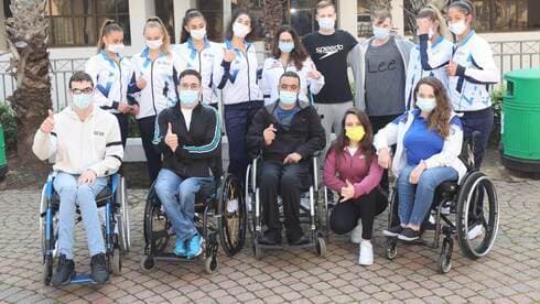 Atletas paralímpicos israelíes y miembros del equipo de gimnasia rítmica cuando se reunieron el año pasado. 