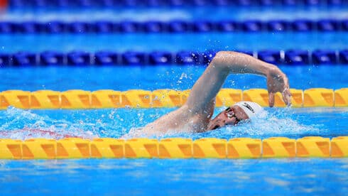 Mark Malyar muesMark Malyar en acción.tra su segunda medalla de oro obtenida en los Juegos Paralímpicos de Tokio.