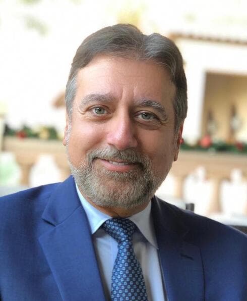 El rabino Dr. Elie Abadie.