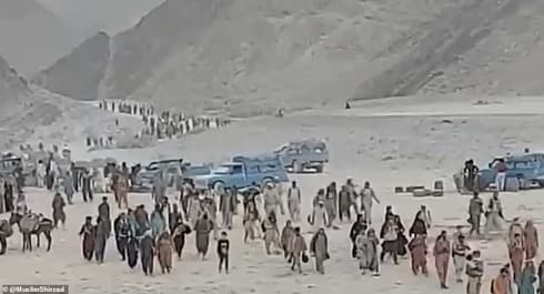 Huida por el desierto en la zona de frontera con Irán. 
