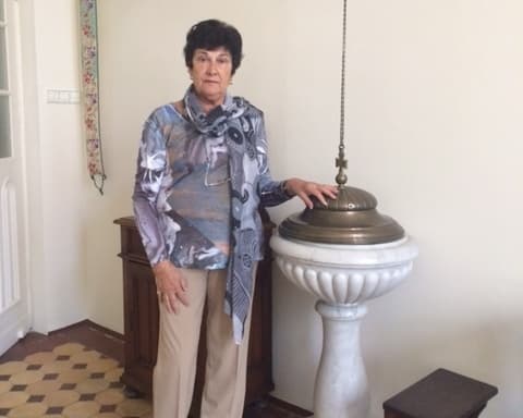 Rosa Rotenberg, sobreviviente de la Shoá, en el orfanato de Varsovia en el que pasó los primeros años de su vida. 