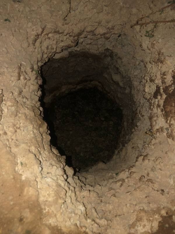 El túnel a través del que huyeron los terroristas.