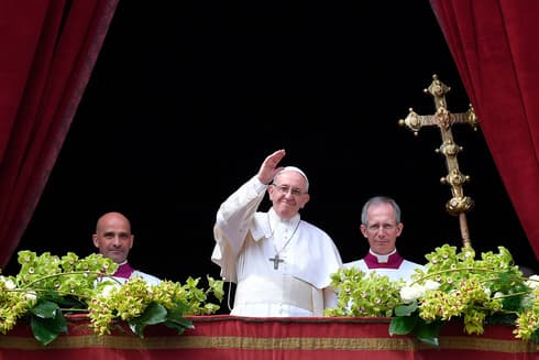 El Papa Francisco da un sermón en el Vaticano.