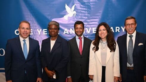 Gilad Erdan, embajador israelí en la ONU, junto a colegas de Emiratos Árabes Unidos, Bahrein, Marruecos y Estados Unidos. (Shajar Ezran) Erdan ONU