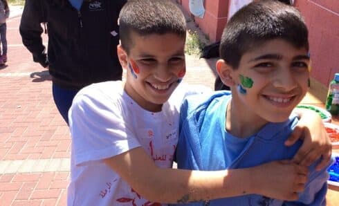 Niños de las ciudades mixtas israelíes de Ramla y Lod participando en A New Way. (Gentileza) Niños de las ciudades mixtas israelíes de Ramla y Lod participando en A New Way.