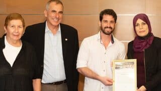 La fundadora de A New Way, Tikva Bracha, el vicepresidente de Asuntos Públicos y Desarrollo de Recursos de BGU, Jeff Kaye, el director ejecutivo de A New Way, Erez Bar, y la profesora de BGU Sarah Abu-Kaf. 