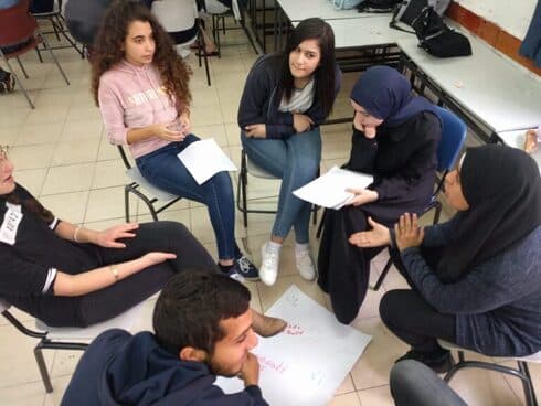 Estudiar juntos y desarrollar proyectos de investigación conjuntos para los exámenes de matriculación cívica. (Gentileza) Estudiar juntos y desarrollar proyectos de investigación conjuntos para los exámenes de matriculación cívica.