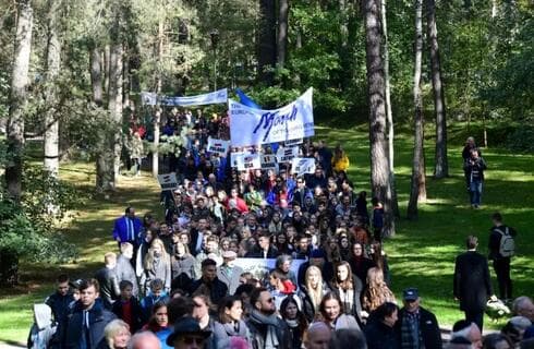 Funcionario y miembros de la comunidad judía recordaron las masacres por parte de los nazis. (AJN) Funcionario y miembros de la comunidad judía recordaron las masacres por parte de los nazis.