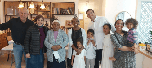 Yossi y Ruty Toretzky en familia.
