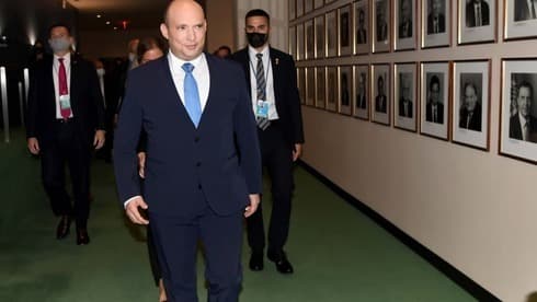 El primer ministro Naftali Bennett arriba a la sede de la ONU en Nueva York para pronunciar su discurso. (GPO) Bennett.