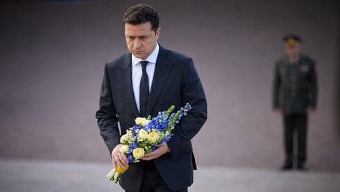 El presidente ucraniano, Volodímir Zelenski, homenajea a las víctimas de Babi Yar.