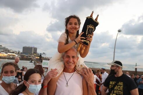 Festejos en el puerto de Tel Aviv.