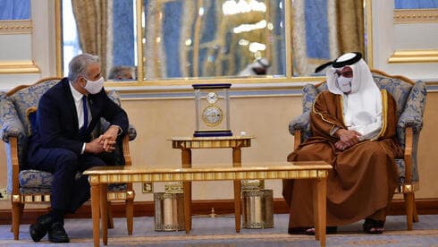 El canciller Yair Lapid y el príncipe heredero de Bahrein.