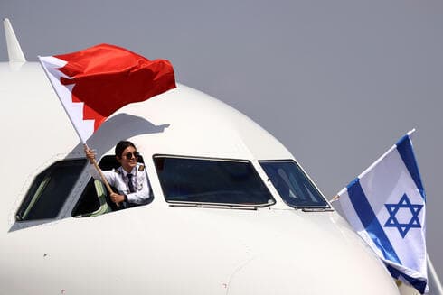 Un avión Gulf Air A320 procedente de la capital de Bahréin, Manama, llega al aeropuerto Ben Gurion. 
