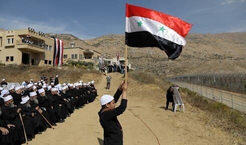 Habitantes drusos de los Altos del Golán durante una manifestación de apoyo al presidente sirio Bashar Al-Assad en Majdal Shams. (Reuters) Habitantes drusos de los Altos del Golán durante una manifestación de apoyo al presidente sirio Bashar Al-Assad en Majdal Shams.