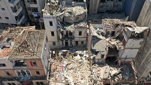 Vista aérea de un sector de Beirut destruido por la explosión. 