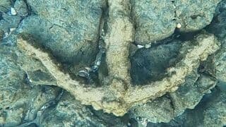 Un ancla que quedó varado en el sitio de los hallazgos. 