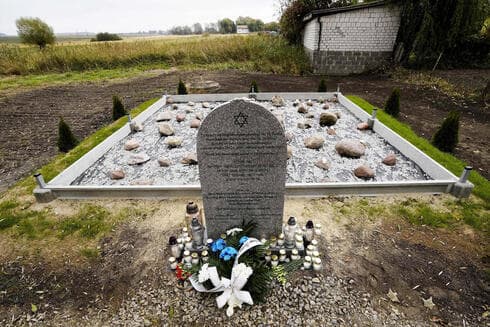 Homenaje a los 60 judíos ejecutados durante el Holocausto en Wojslawice. 