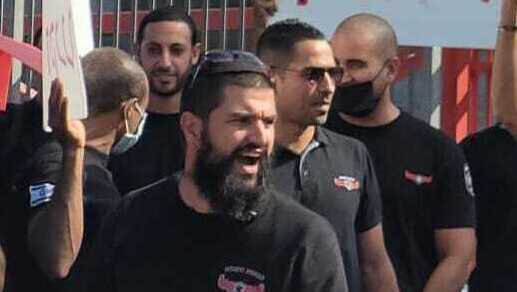 Bomberos israelíes protestan contra la prohibición de las barbas. 