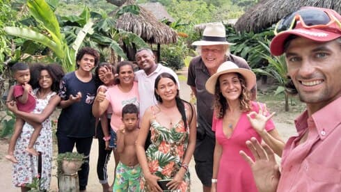 Tali Akuka con pequeños comerciantes de distintos pueblos de Colombia. (Andre Madera) Tali Akuka con pequeños comerciantes de distintos pueblos de Colombia.