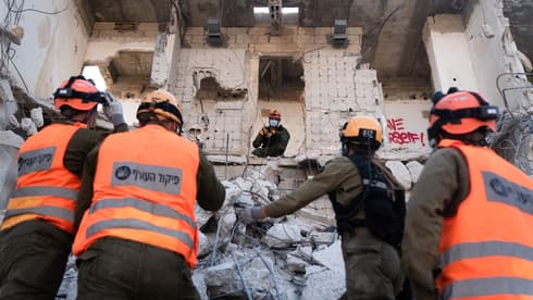 Edificio destruido utilizado por las FDI en un simulacro de rescate. (Unidad del Portavoz de las FDI) Edificio destruido utilizado por las FDI en un simulacro de rescate.