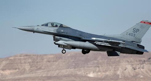 Un avión estadounidense F-16i despega en la base aérea israelí de Ovda, en el desierto de Negev, cerca de la ciudad de Eilat, en el sur de Israel. (EFE) Un avión estadounidense F-16i despega en la base aérea israelí de Ovda, en el desierto de Negev, cerca de la ciudad de Eilat, en el sur de Israel.