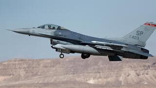 Un avión estadounidense F-16i despega en la base aérea israelí de Ovda, en el desierto de Negev, cerca de la ciudad de Eilat, en el sur de Israel.