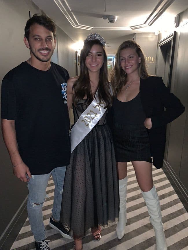 Yarin Bouzaglo, princesa de belleza junto a su hermano, Liran Danino, reconocido cantante de Israel. Yarin Bouzaglo, princesa de la belleza junto a su hermano, Liran Danino, reconocido cantante de Israel.
