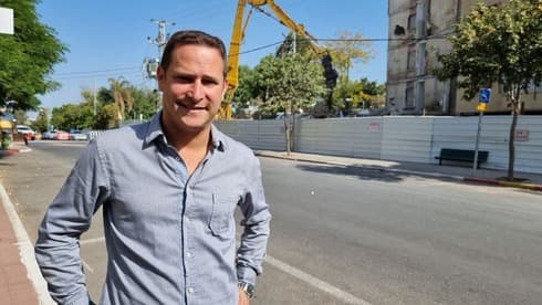 Alcalde de Rishon Lezion, Raz Kinstlich. 