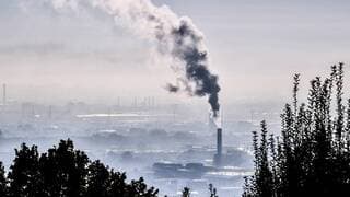 La COP26 Glasgow es decisiva en primer lugar porque los países deben reforzar sus compromisos de reducción de emisiones, la principal causa del aumento de la temperatura media del planeta.