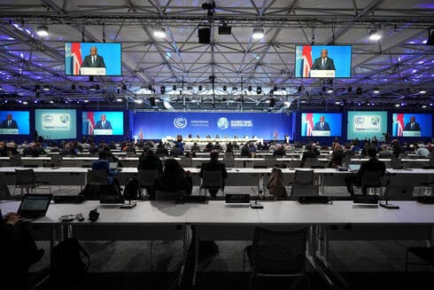 El presidente de la Asamblea General de las Naciones Unidas, Abdulla Shahid, aparece en la pantalla mientras habla al inicio de la Conferencia de las Naciones Unidas sobre el Cambio Climático (COP26) en Glasgow. (Reuters) El presidente de la Asamblea General de las Naciones Unidas, Abdulla Shahid, aparece en la pantalla mientras habla al inicio de la Conferencia de las Naciones Unidas sobre el Cambio Climático (COP26) en Glasgow.