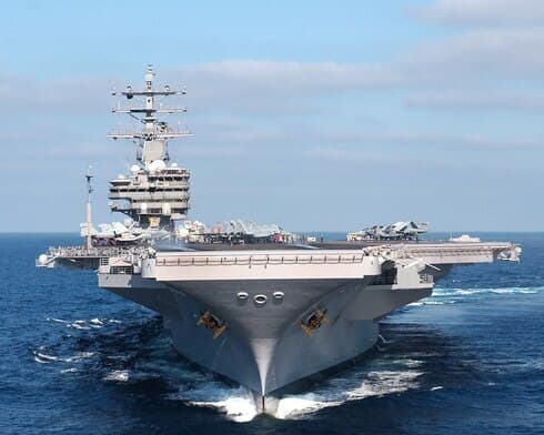 El portaaviones USS Ronald Reagan de propulsión nuclear de la Quinta Flota de la Armada de Estados Unidos. (Wikimedia) El portaaviones USS Ronald Reagan de propulsión nuclear de la Quinta Flota de Estados Unidos.