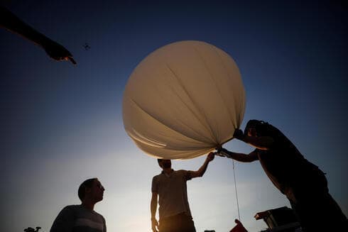 Una startup israelí trabajo con globos para capturar carbono directamente de la atmósfera. (Reuters) Una startup israelí trabajo con globos para capturar carbono directamente de la atmósfera.