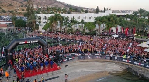 Alrededor de 2.500 participantes en la carrera Ironman 70.3 Tiberíades 2021. (Benny Deutch) Ironman