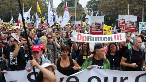 Protesta contra las restricciones sanitarias en los Países Bajos.