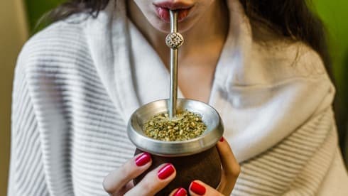 El mate, popular en Sudamérica, empieza a encontrar adeptos en Israel y todo el mundo. (Shutterstock) Mate