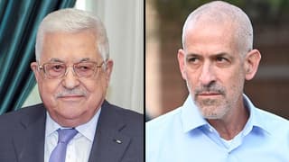 Mahmoud Abbas, presidente de la Autoridad Palestina (izq.) y Ronen Bar, director de la Agencia de Seguridad Interior Shin Bet. 