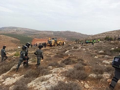 Fuerzas de seguridad israelíes en el asentamiento ilegal de Geulat Zion en Cisjordania. 