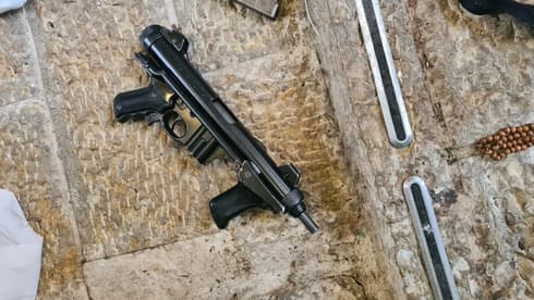 El arma utilizada por el terrorista en el ataque.