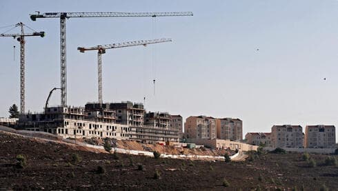 Construcción de viviendas en el asentamiento de Givat Zeev, Jerusalem, ubicado cerca de Cisjordania. (AFP) Construcción de viviendas en el asentamiento de Givat Zeev, Jerusalem, cerca de Cisjordania.