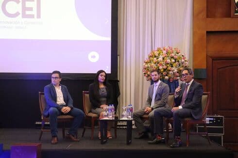 Panel de innovación en el lanzamiento de la CICEI.